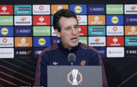 英超球队阿斯顿维拉主教练埃梅里出席欧联杯赛前发布会