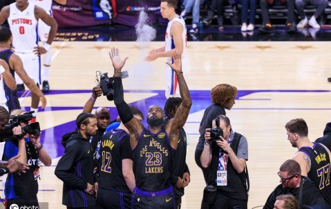 湖人这一年以大崩盘收尾 41岁老詹真该考虑退役了？