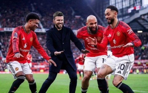 曝曼联准备下赛季英超争冠！省下100万工资招兵买马，拉爵欲扬眉吐气