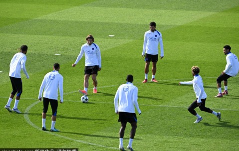 两个金球奖得主？法甲官方晒登贝莱、小罗合照：巴黎的10号传承