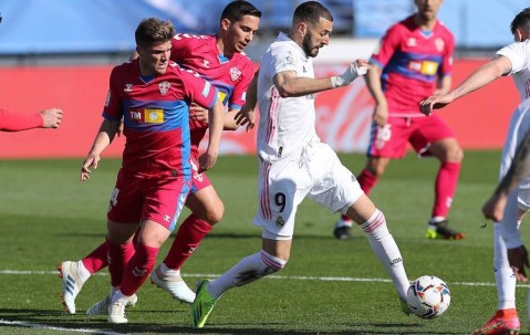 西甲保级生死斗：埃尔切主场靠稳守抢分，莱万特客场用什么破局？