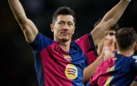 西甲联赛榜出炉！3-1巴萨逆转马竞，此番一战踢出冠军相