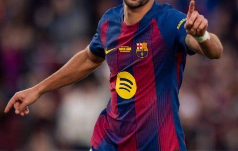 诺坎普呼唤梅西！莱万闪击亚马尔天秀助攻，巴萨4-0登顶西甲第1