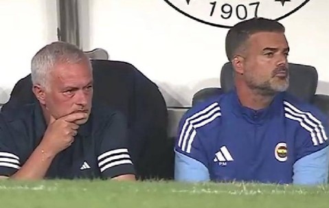 穆里尼奥率领费内巴切5-2逆转晋级欧冠附加赛决胜轮