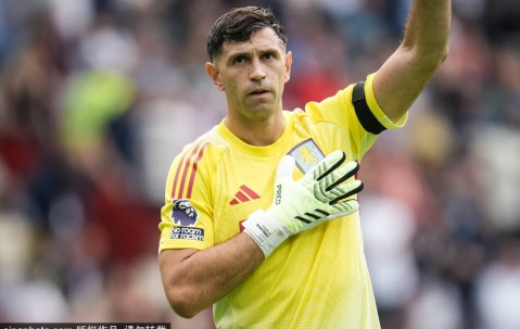 两手操作！曝曼联仍想签维拉的大马丁 同时在谈拉门斯