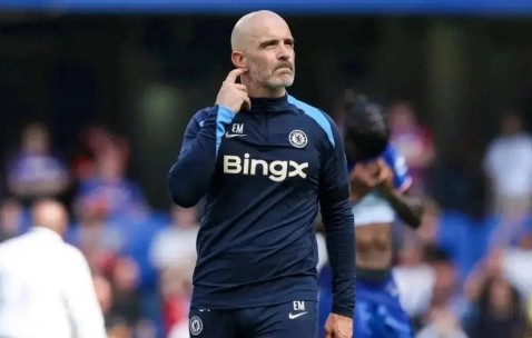 切尔西与曼联关键对决在即：蓝军冲击欧冠席位，红魔力求保面子