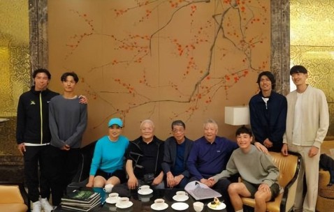 上港冠军名帅官宣离开俱乐部！法甲教头将挑大梁，继续带队冲冠