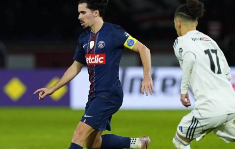 法甲联赛：巴黎圣日尔曼德比惨败，里尔伤兵满营阵容不整