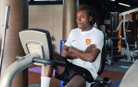 欧冠射手加盟！重庆官宣边路快马，欧冠时速断崖第一，身价200万